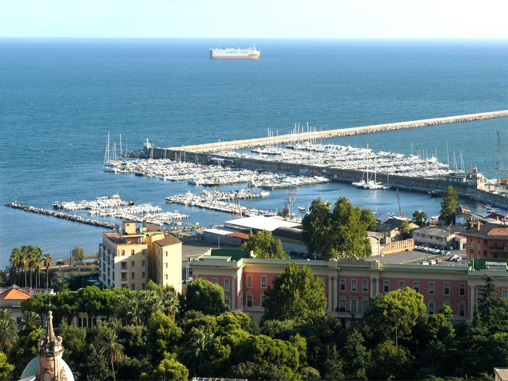 Апартаменты Piazza Alario Салерно Экстерьер фото